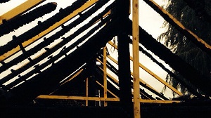 Consolidation toiture avec structure provisoire en bois